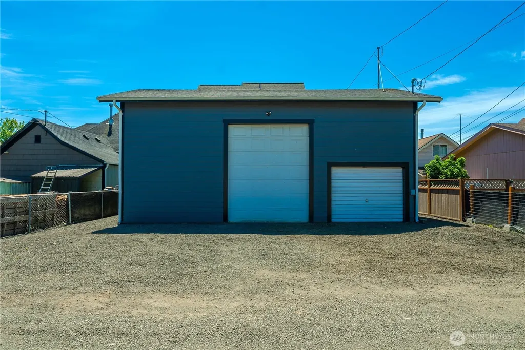 2511 Bay Avenue Hoquiam WA 98550