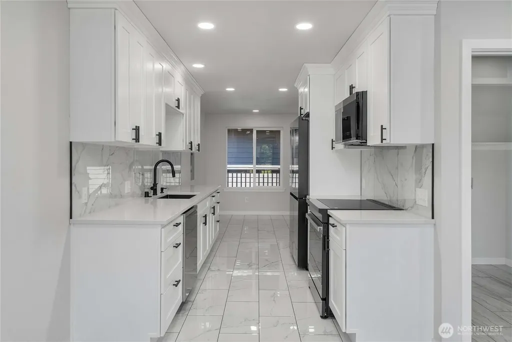 2511 Bay Avenue Hoquiam WA 98550