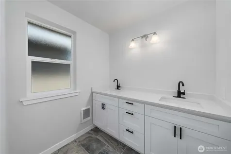 2511 Bay Avenue Hoquiam WA 98550