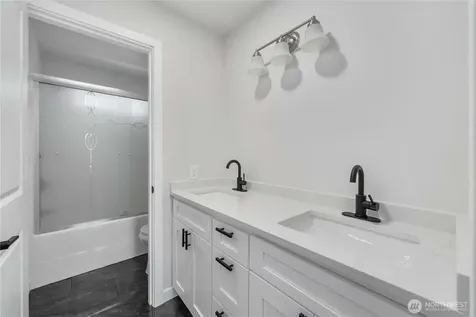 2511 Bay Avenue Hoquiam WA 98550