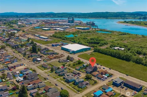 2511 Bay Avenue Hoquiam WA 98550