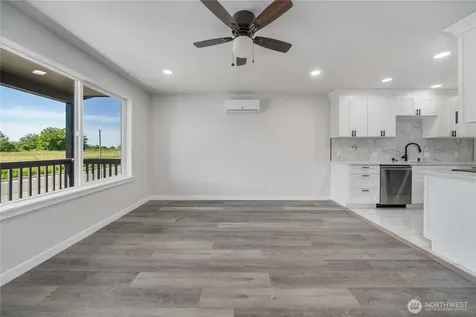 2511 Bay Avenue Hoquiam WA 98550
