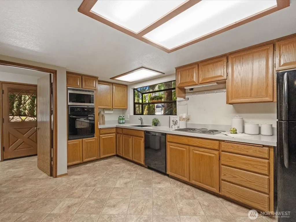 17116 Gravenstein Road Bothell WA 98012