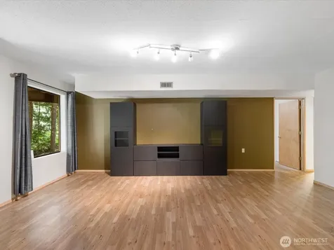 17116 Gravenstein Road Bothell WA 98012