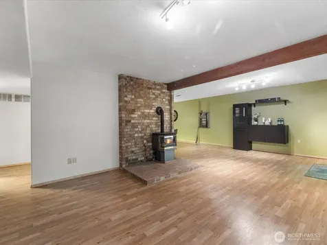 17116 Gravenstein Road Bothell WA 98012