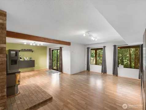 17116 Gravenstein Road Bothell WA 98012