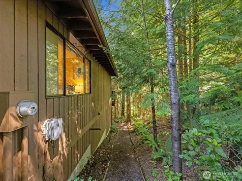 17116 Gravenstein Road Bothell WA 98012
