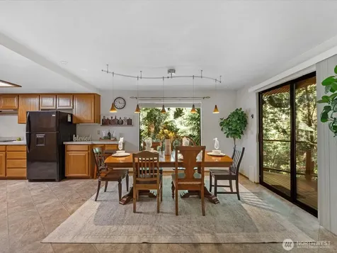 17116 Gravenstein Road Bothell WA 98012