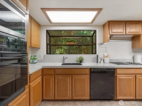 17116 Gravenstein Road Bothell WA 98012