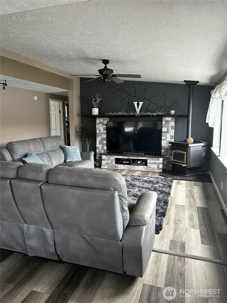 7667 Tarpiscan Road Malaga WA 98828
