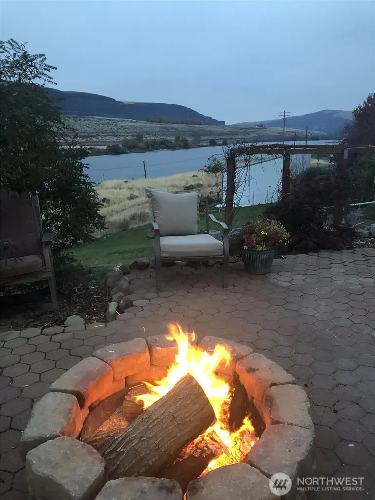 7667 Tarpiscan Road Malaga WA 98828