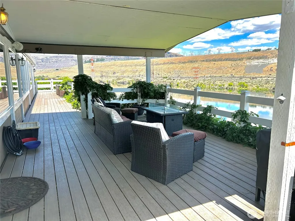 7667 Tarpiscan Road Malaga WA 98828