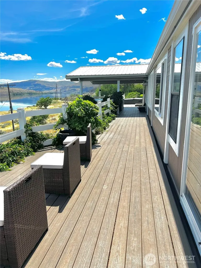 7667 Tarpiscan Road Malaga WA 98828