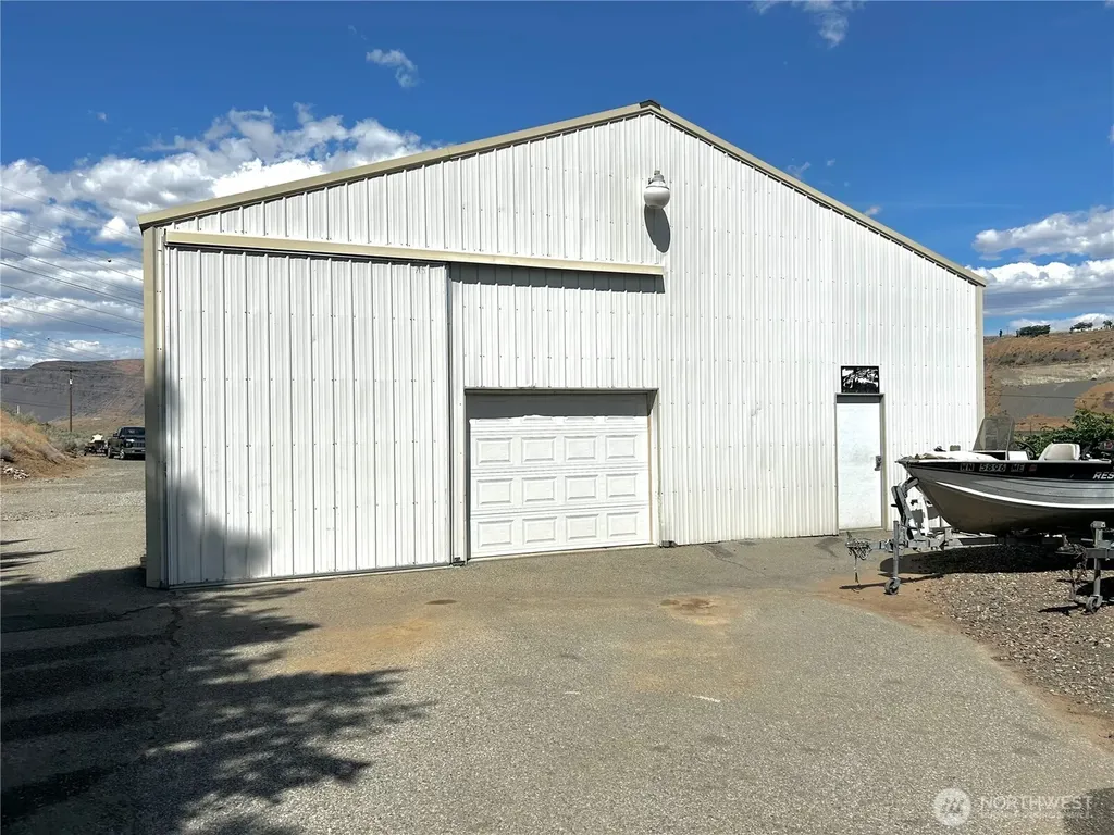 7667 Tarpiscan Road Malaga WA 98828