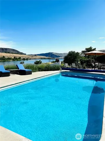 7667 Tarpiscan Road Malaga WA 98828