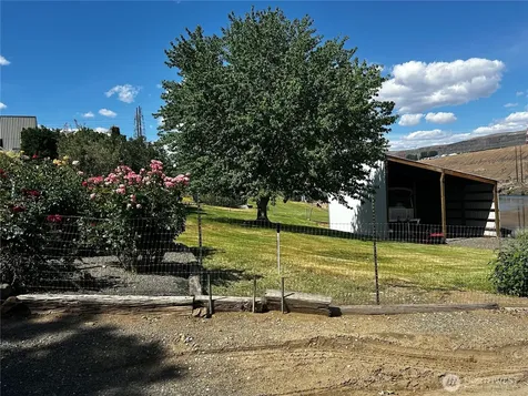 7667 Tarpiscan Road Malaga WA 98828
