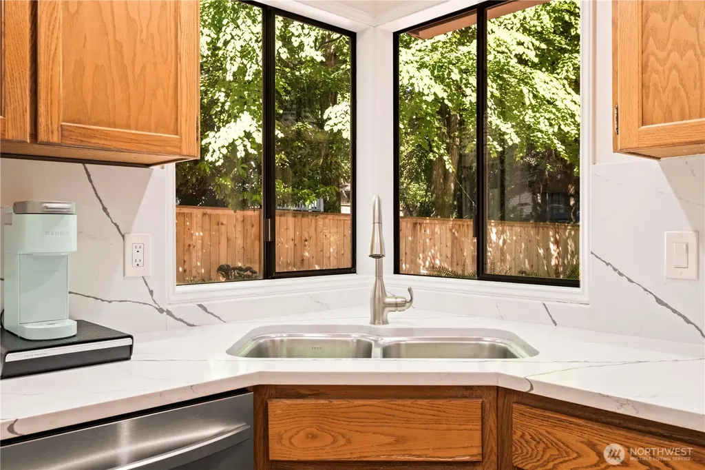 22214 NE 28th Place Sammamish WA 98074