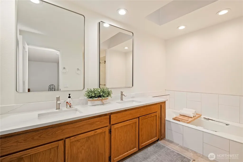 22214 NE 28th Place Sammamish WA 98074