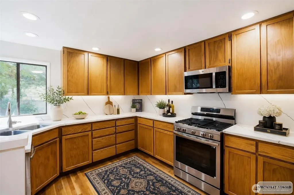 22214 NE 28th Place Sammamish WA 98074