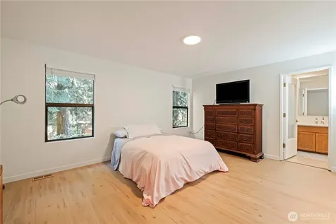 22214 NE 28th Place Sammamish WA 98074