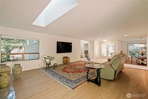22214 NE 28th Place Sammamish WA 98074
