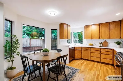 22214 NE 28th Place Sammamish WA 98074