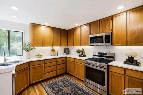 22214 NE 28th Place Sammamish WA 98074