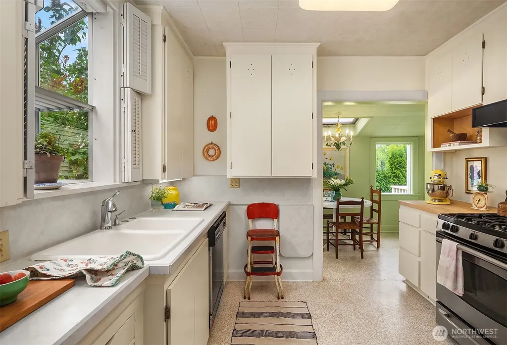 4405 Baker Avenue NW Seattle WA 98107