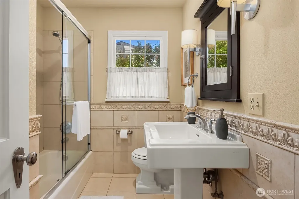 11524 Durland Avenue NE Seattle WA 98125