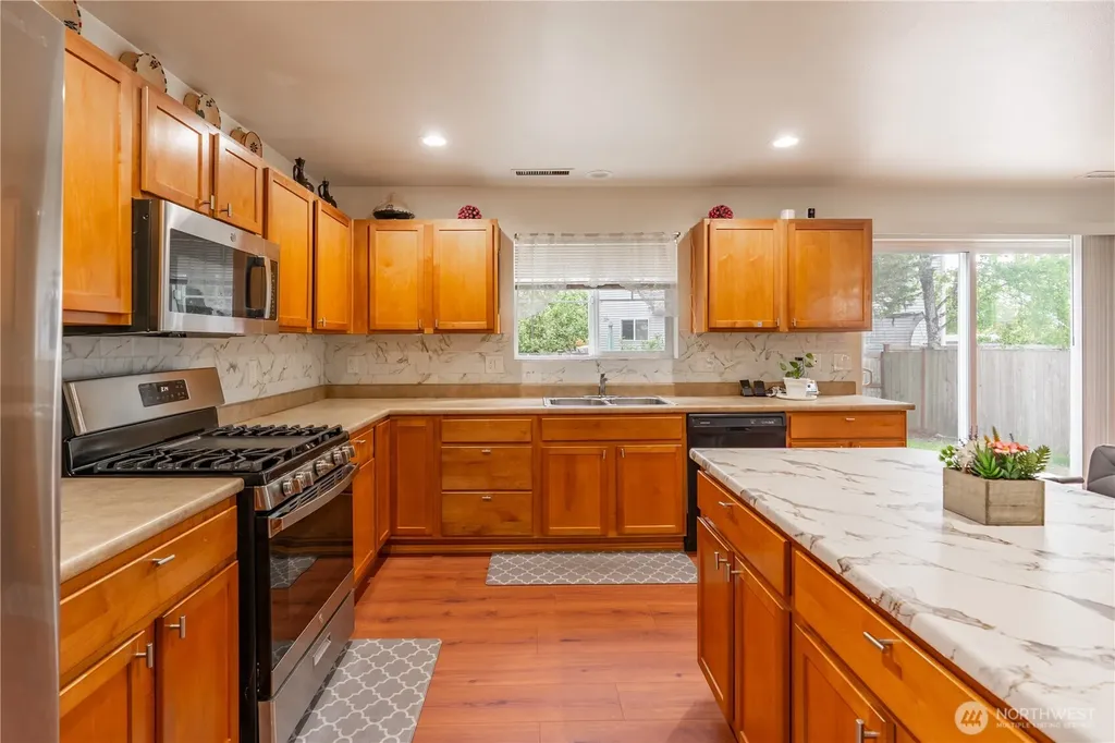 9316 Country Hollow Drive E Puyallup WA 98375