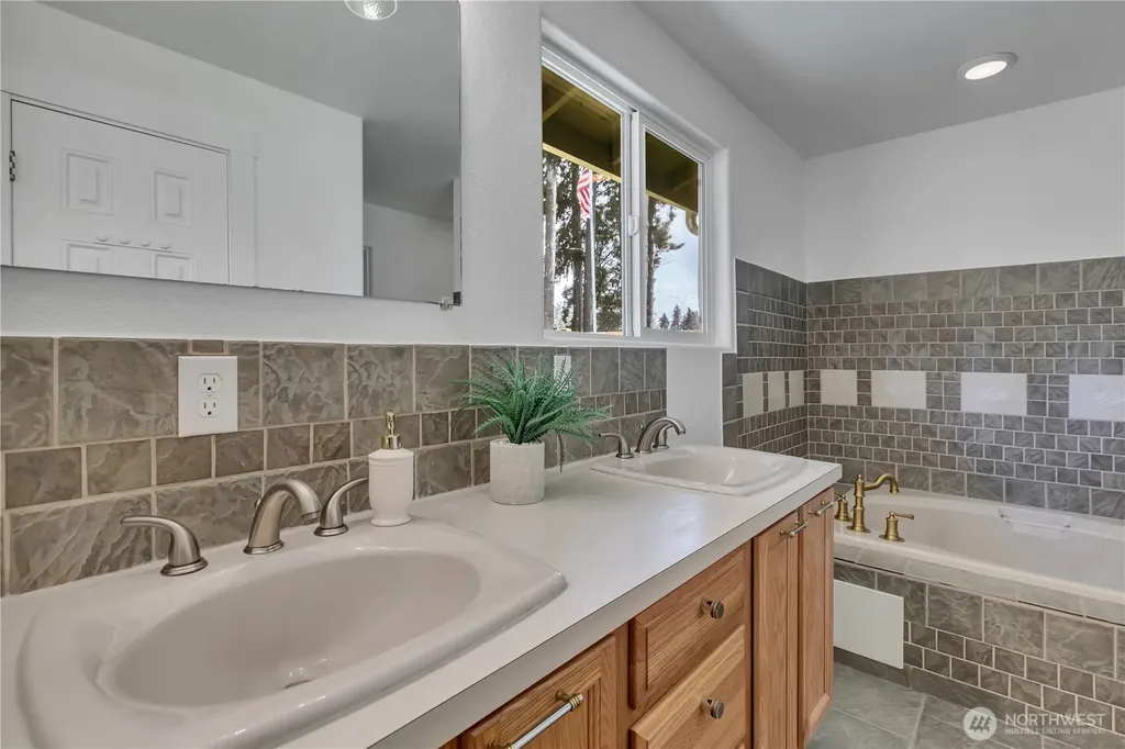 12601 105th Avenue Ct E Puyallup WA 98374