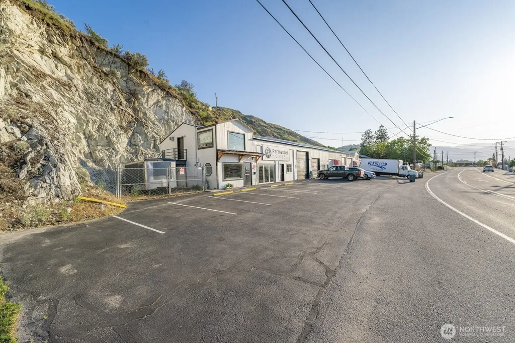 1217 W Woodin Avenue Chelan WA 98816