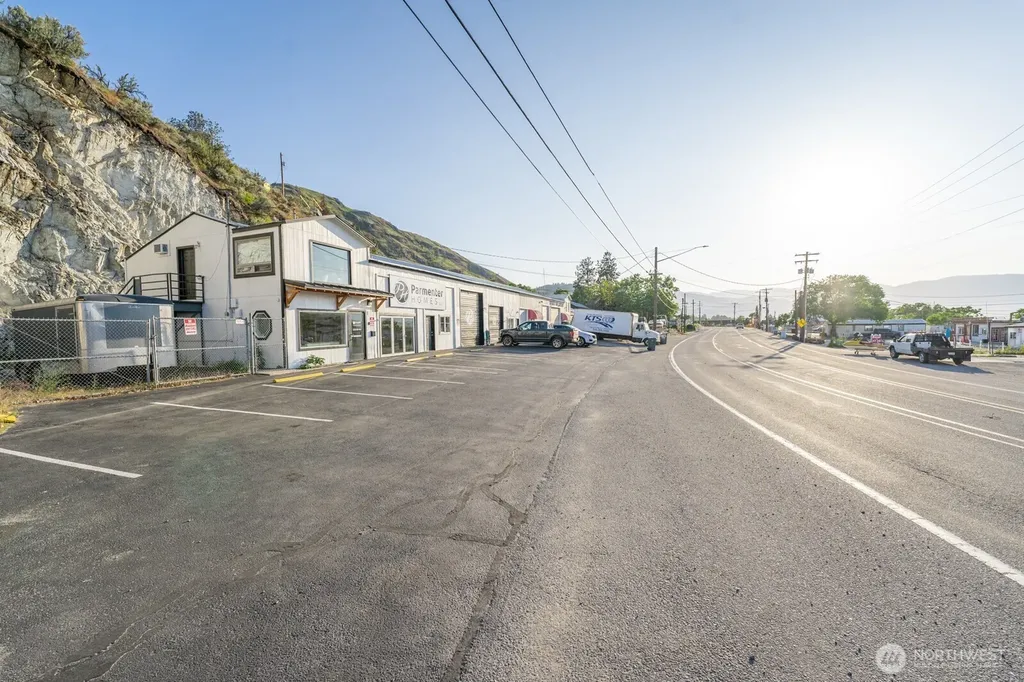 1217 W Woodin Avenue Chelan WA 98816