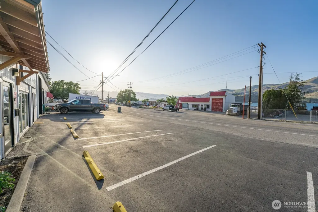 1217 W Woodin Avenue Chelan WA 98816