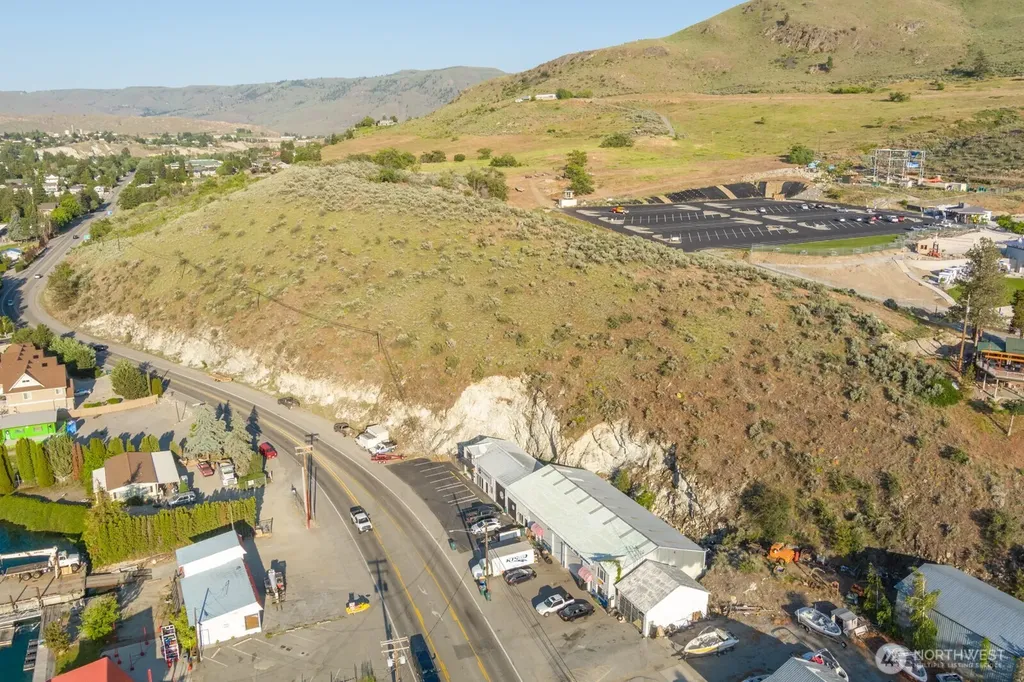 1217 W Woodin Avenue Chelan WA 98816