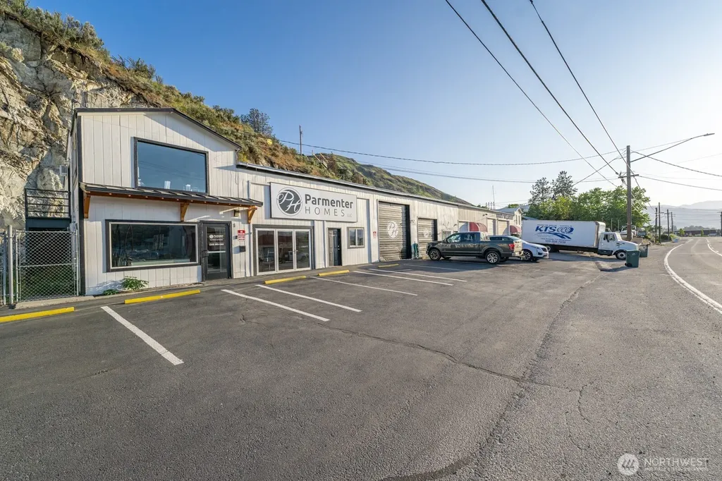 1217 W Woodin Avenue Chelan WA 98816