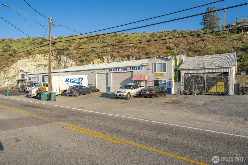1217 W Woodin Avenue Chelan WA 98816