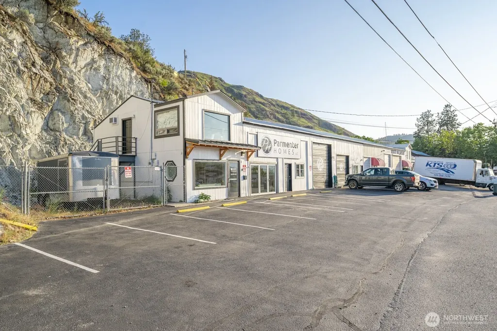 1217 W Woodin Avenue Chelan WA 98816