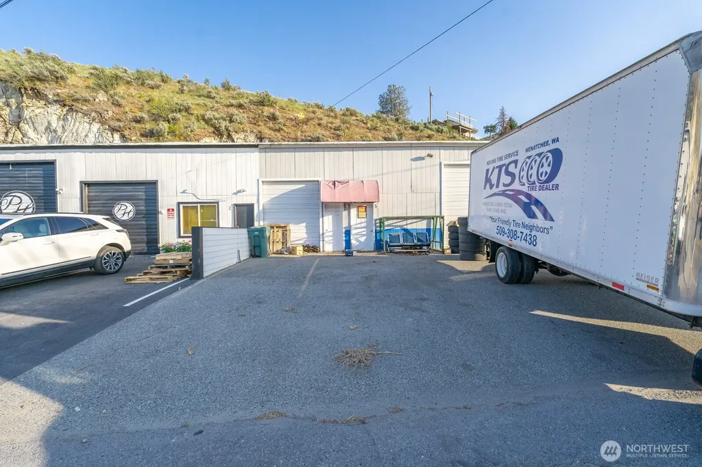 1217 W Woodin Avenue Chelan WA 98816