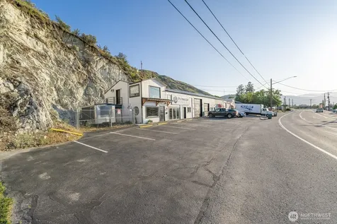 1217 W Woodin Avenue Chelan WA 98816