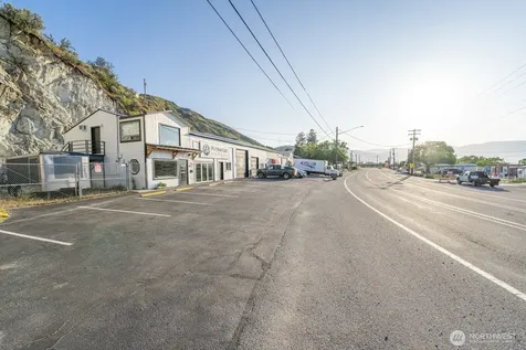 1217 W Woodin Avenue Chelan WA 98816