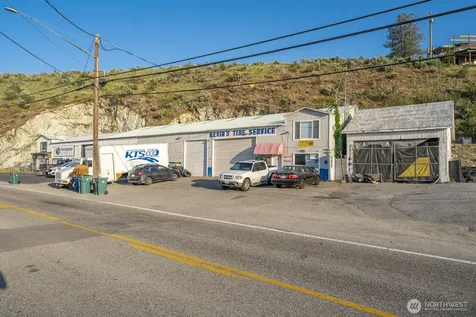 1217 W Woodin Avenue Chelan WA 98816
