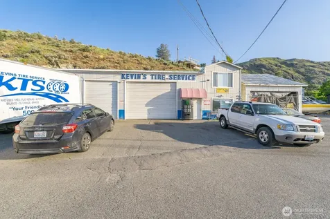 1217 W Woodin Avenue Chelan WA 98816