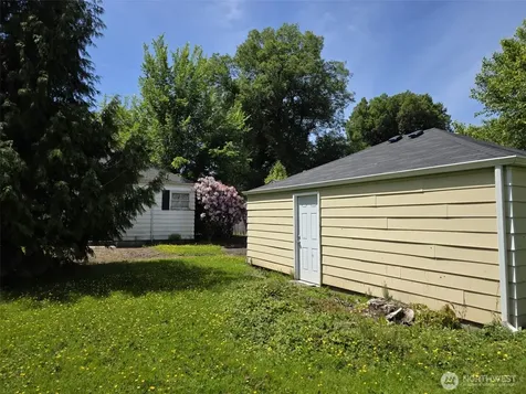811 Lewis Avenue Sumner WA 98390