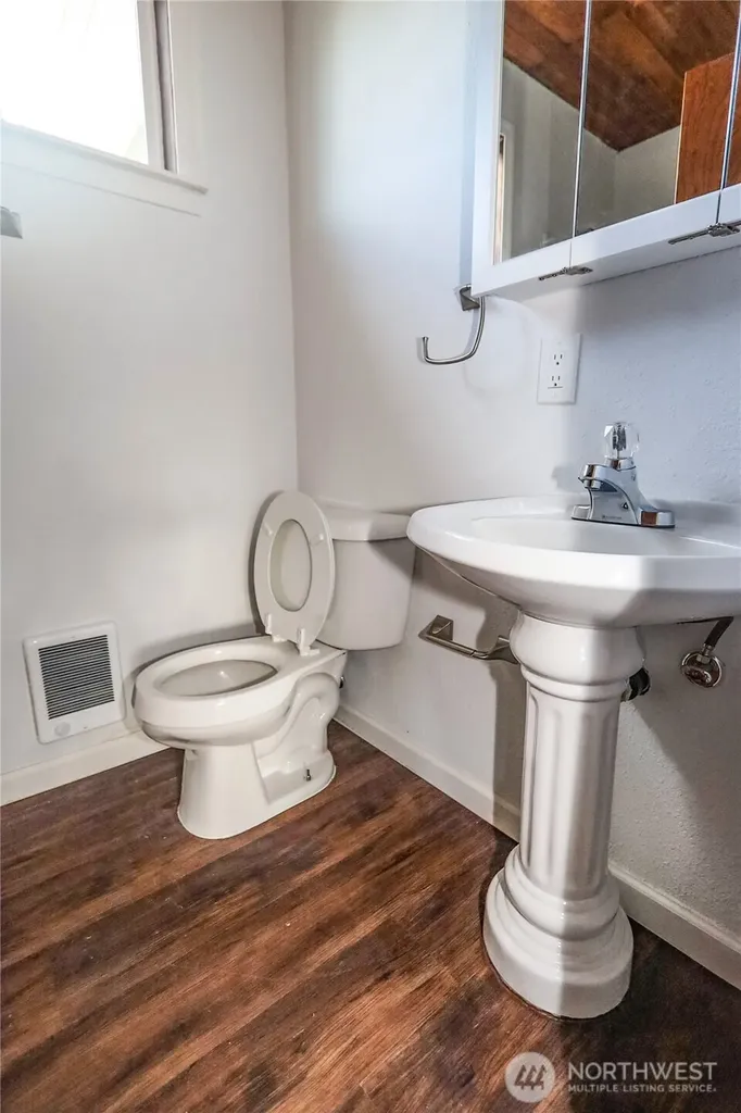 408 F Street Cosmopolis WA 98537