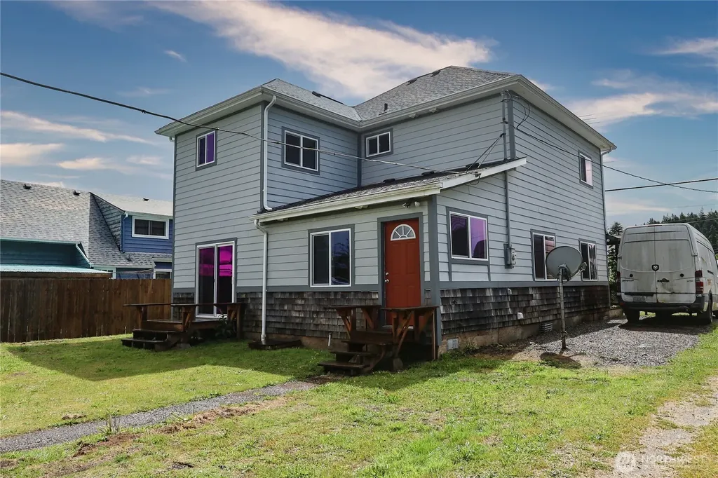 408 F Street Cosmopolis WA 98537