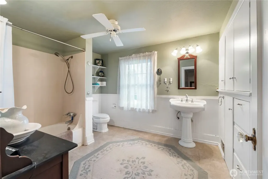 128 5th Avenue NW Puyallup WA 98371