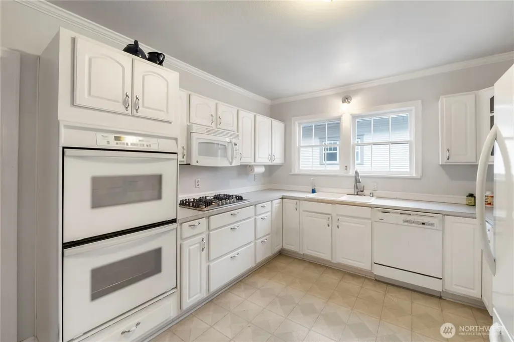 128 5th Avenue NW Puyallup WA 98371
