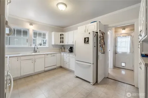 128 5th Avenue NW Puyallup WA 98371