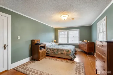 128 5th Avenue NW Puyallup WA 98371